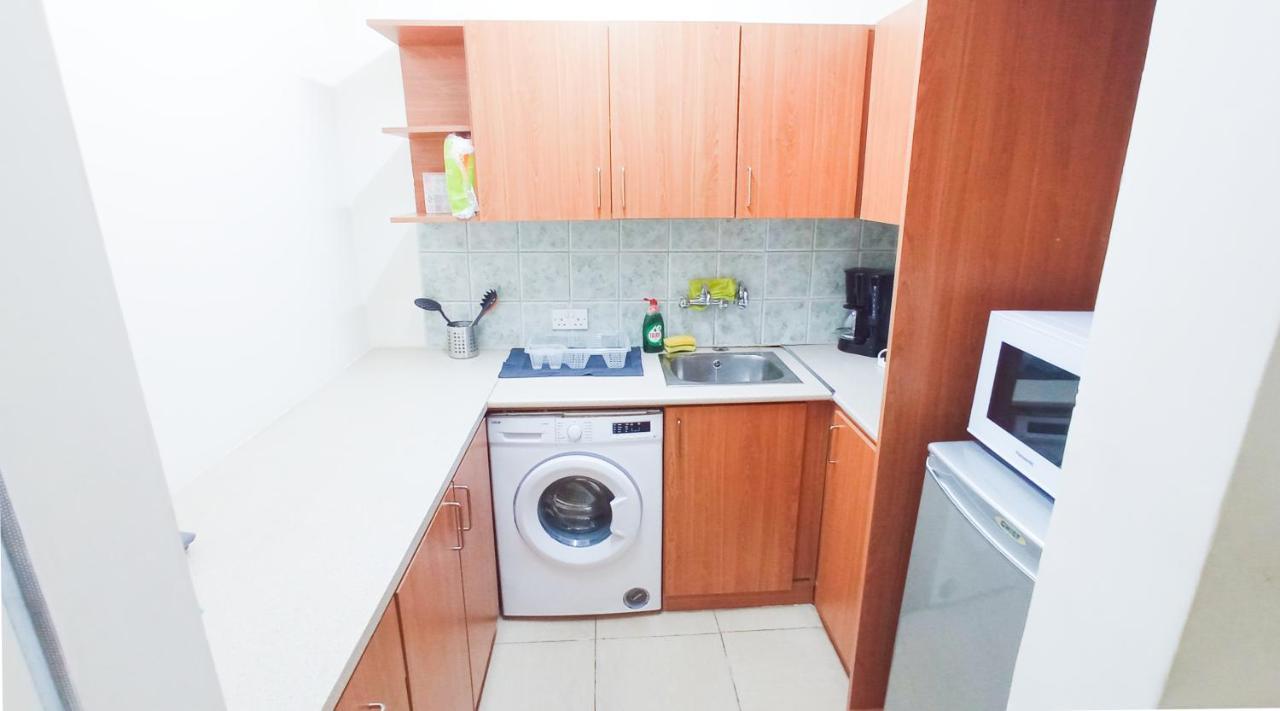1A Beach & Business Apartment In The City Center! Larnaka Exterior foto